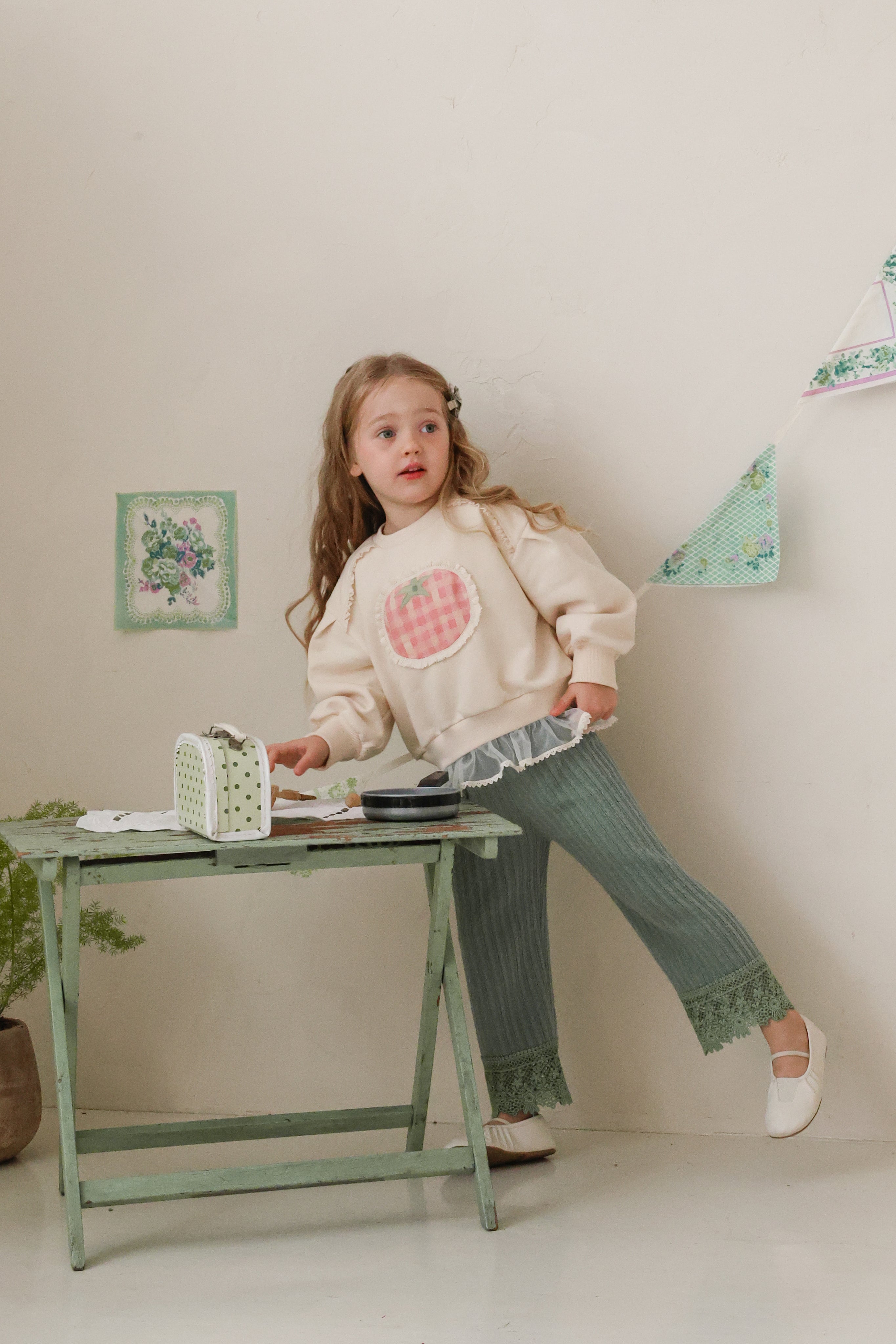 Tomato Sweatshirt Cream