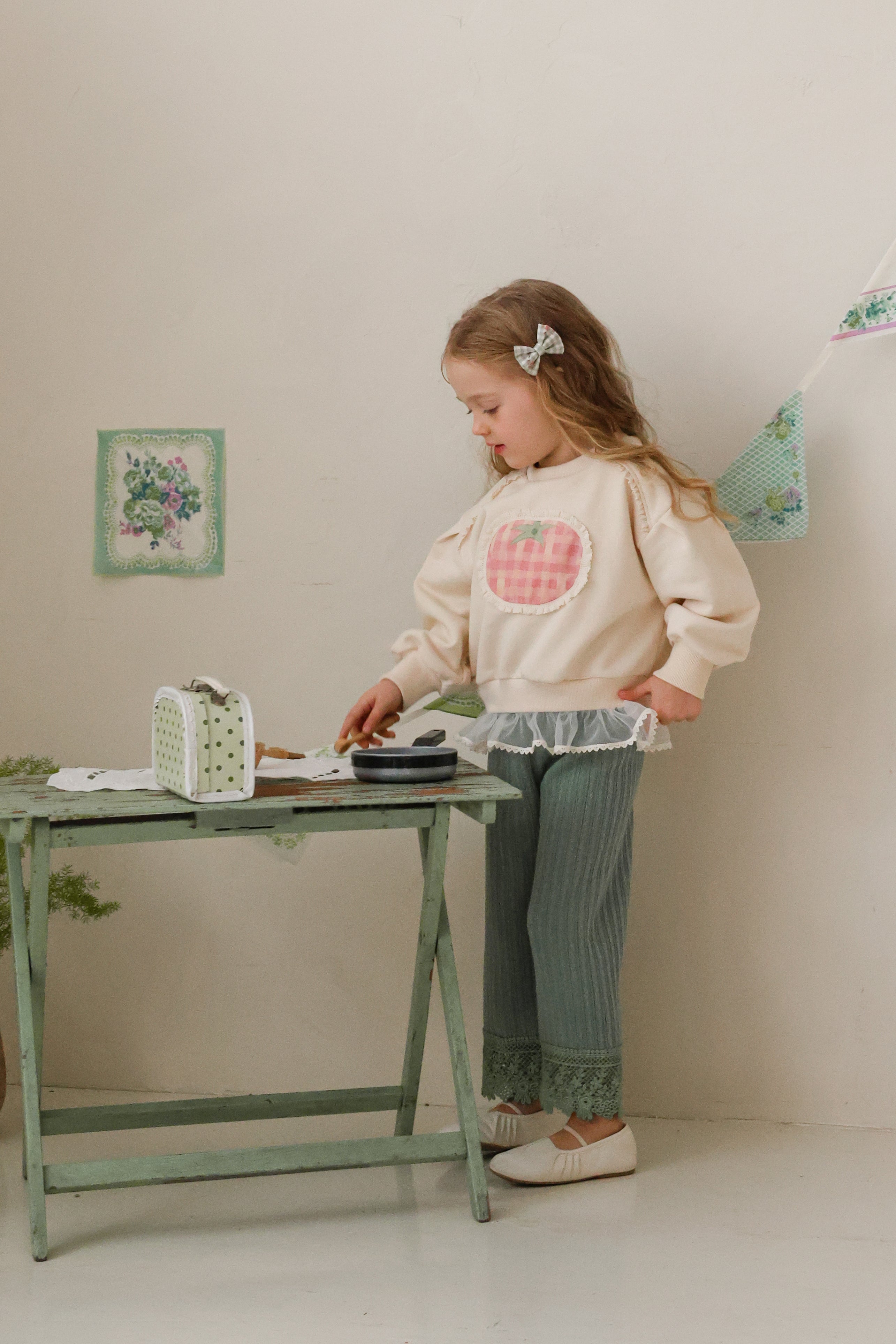 Tomato Sweatshirt Cream